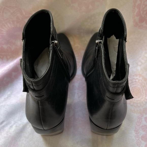 Naturalizer Fenya Black Size 9 Boots Leather Heeled Ankle Booties EUC - Picture 6 of 13